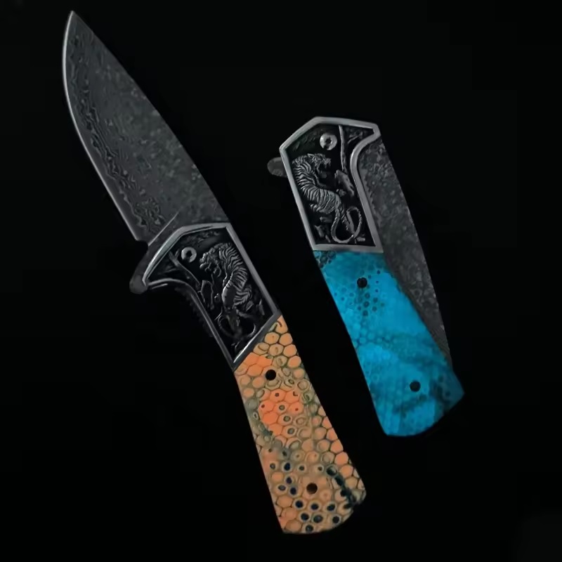 Cuchillo plegable de exterior con patrón damasquinado CO-42105 DA3244 - Azul / 2.ª calidad